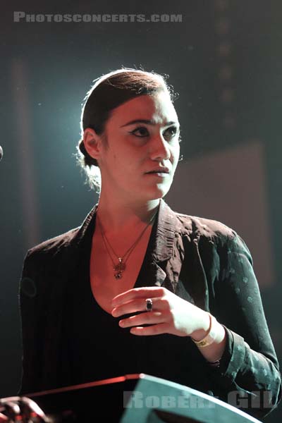 NADINE SHAH - 2014-03-22 - PARIS - CentQuatre - Salle 400 - 